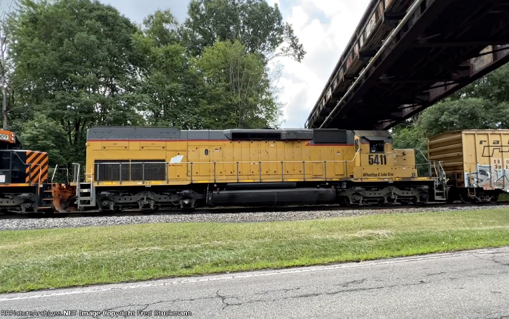 WE 5411 shoves under the Wheeling while I wait on Mogadore Rd.